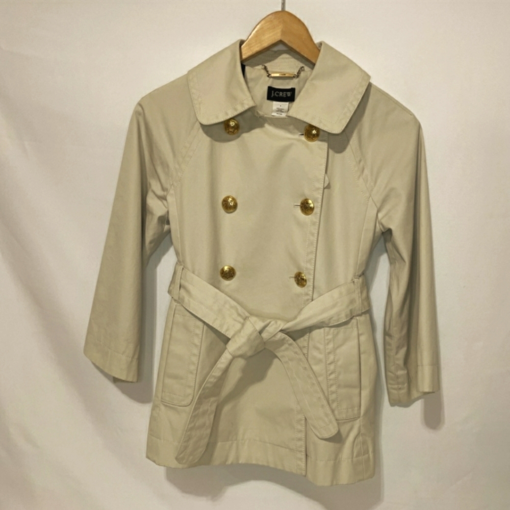 Stylish Tan Trench Coat with Lapel Collar
